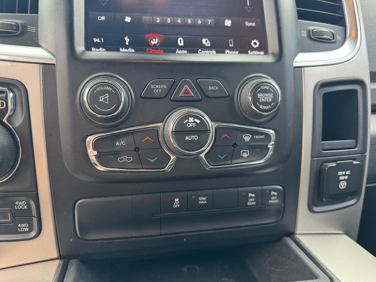 RAM 1500 Classic Lone Star 4x4 Crew Cab 5'7" Box 2019