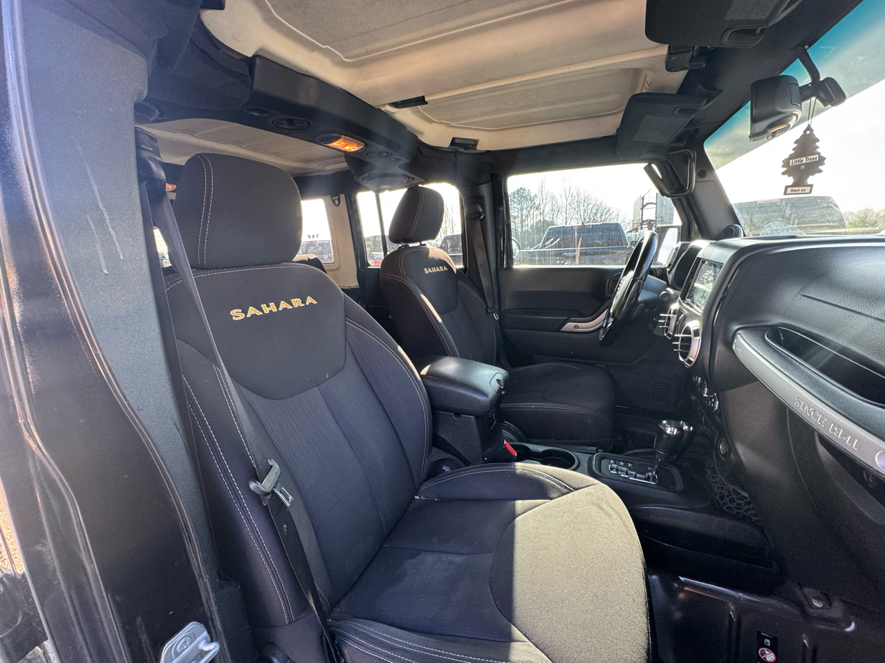 Jeep Wrangler Unlimited 4WD 4dr Sahara 2014