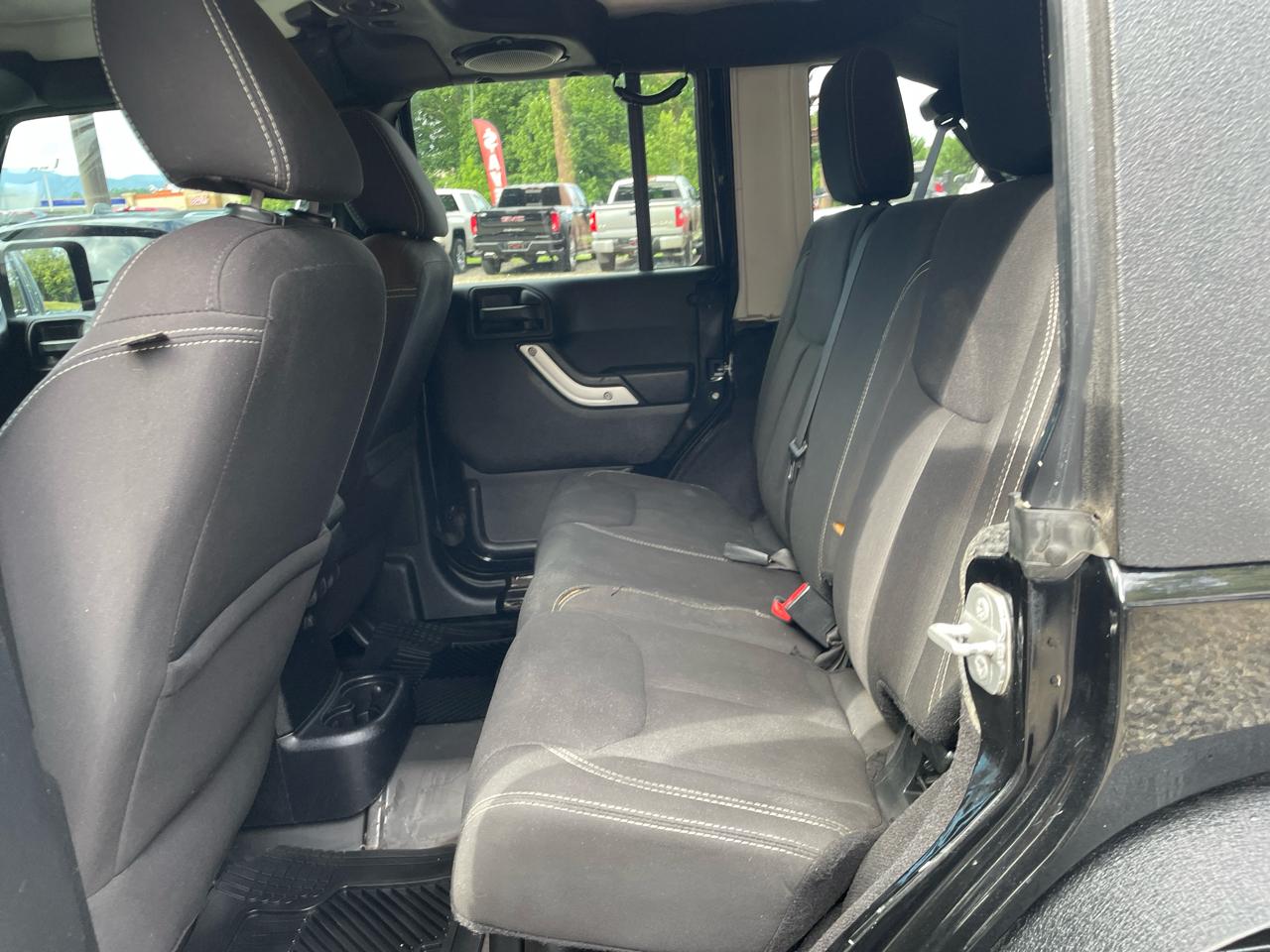 Jeep Wrangler Unlimited 4WD 4dr Sahara 2014