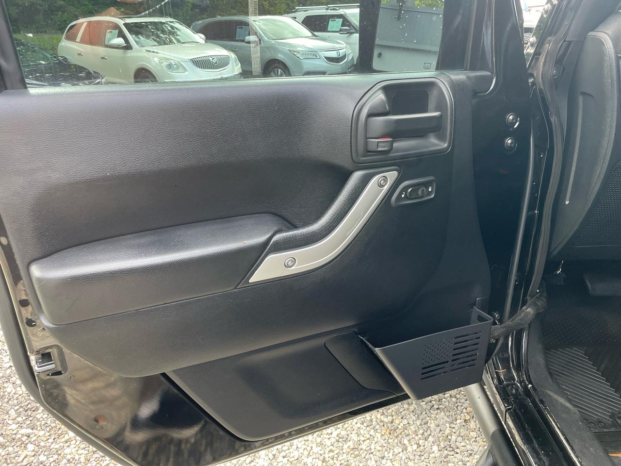 Jeep Wrangler Unlimited 4WD 4dr Sahara 2014