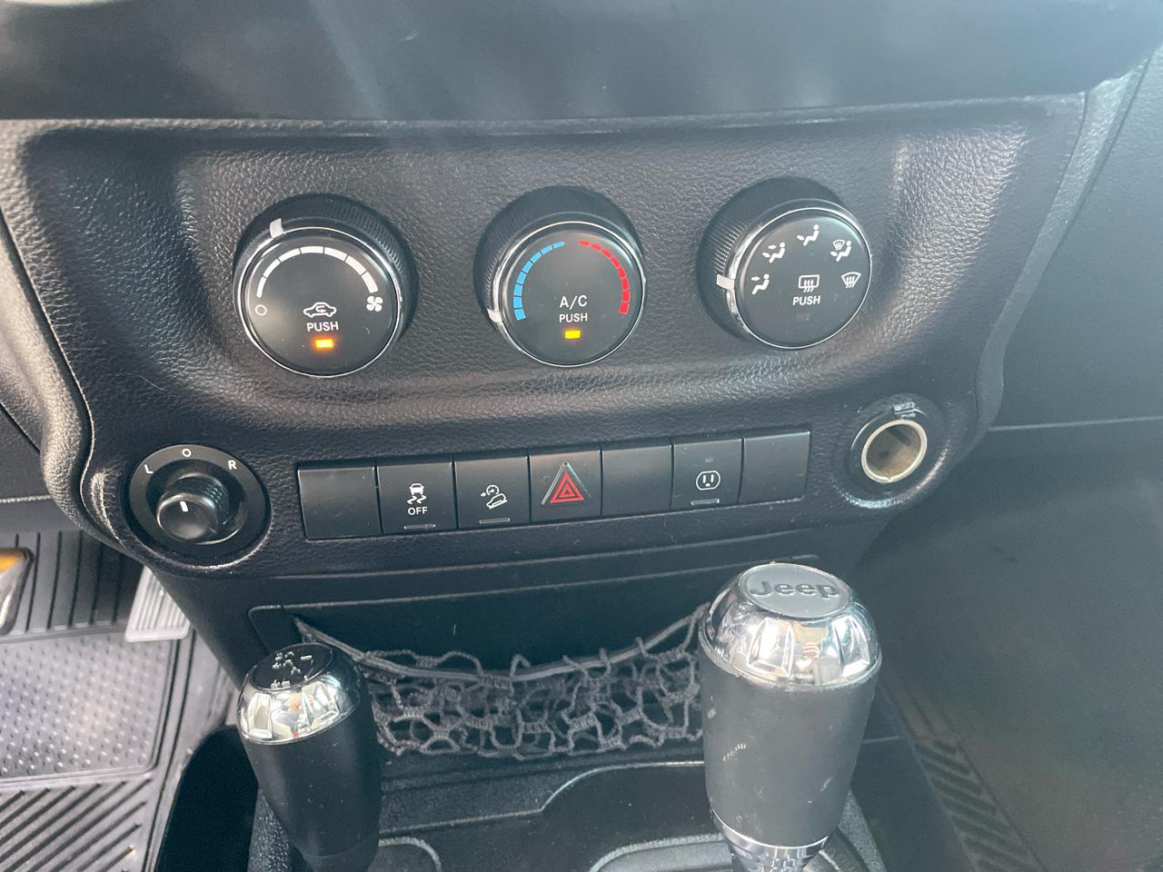 Jeep Wrangler Unlimited 4WD 4dr Sahara 2014