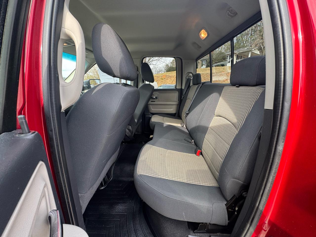 Dodge Ram 1500 2WD Quad Cab 140.5" SLT 2009