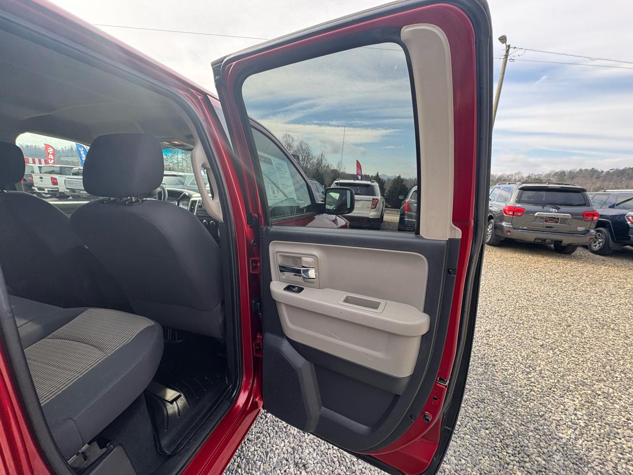 Dodge Ram 1500 2WD Quad Cab 140.5" SLT 2009