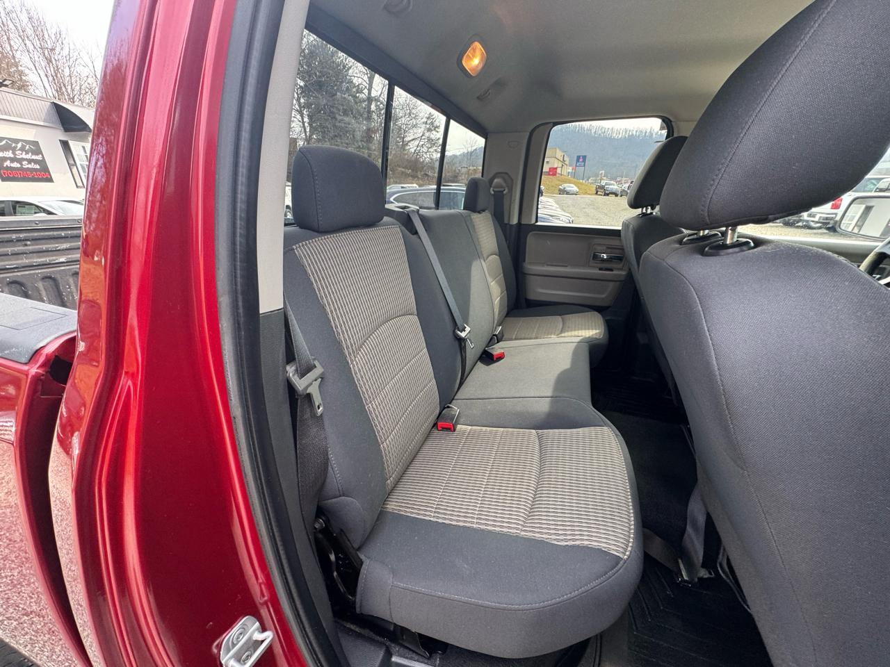 Dodge Ram 1500 2WD Quad Cab 140.5" SLT 2009