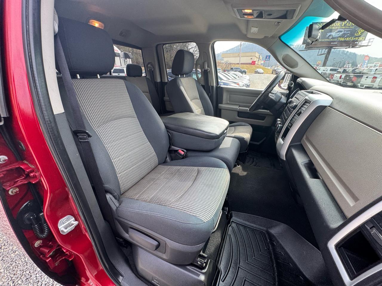 Dodge Ram 1500 2WD Quad Cab 140.5" SLT 2009