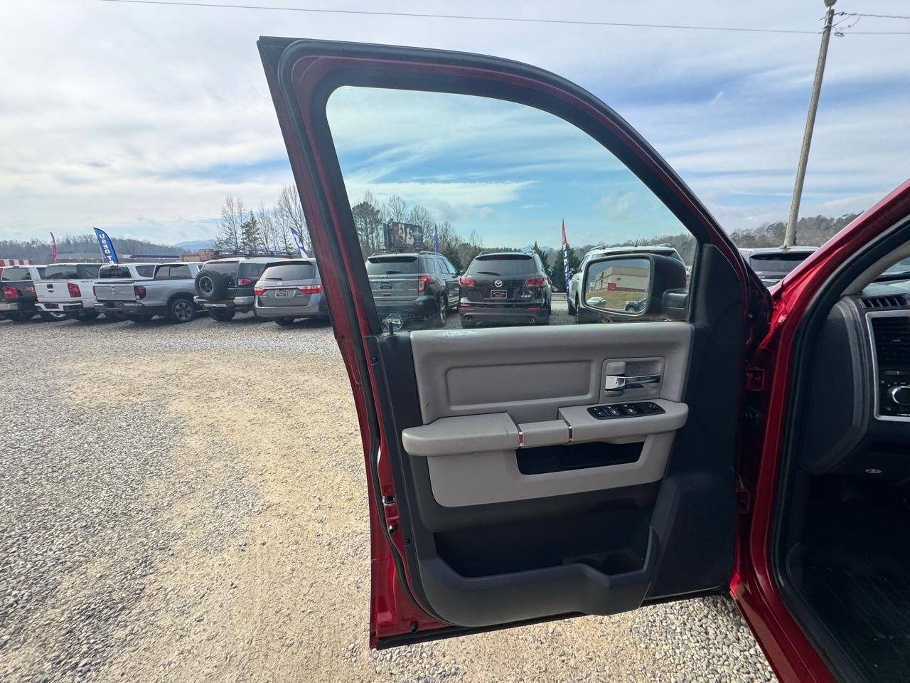 Dodge Ram 1500 2WD Quad Cab 140.5" SLT 2009