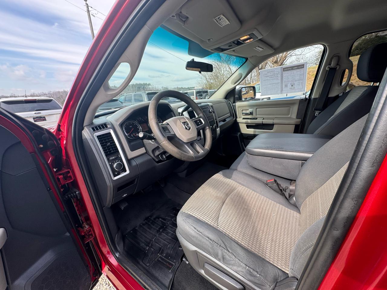 Dodge Ram 1500 2WD Quad Cab 140.5" SLT 2009