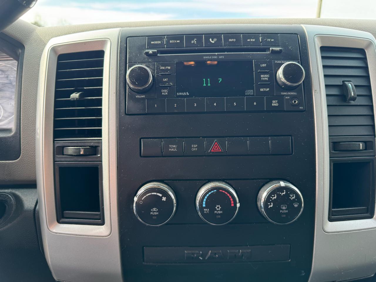 Dodge Ram 1500 2WD Quad Cab 140.5" SLT 2009