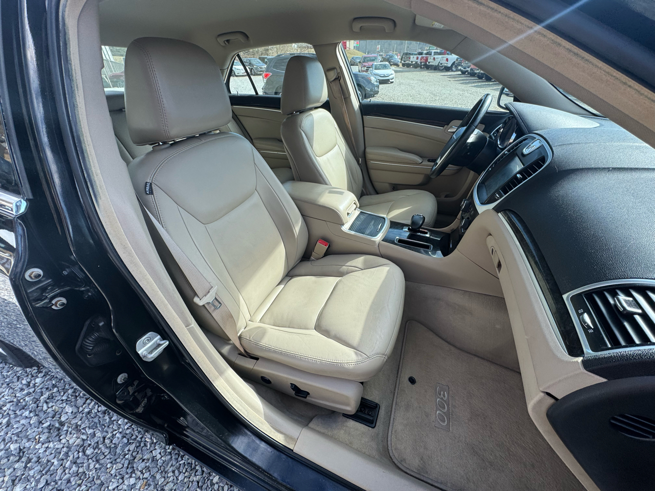 Chrysler 300 4dr Sdn RWD 2013