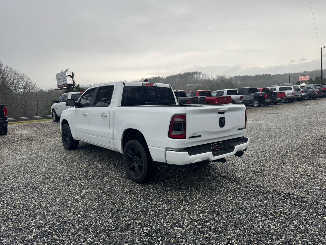 RAM 1500 Big Horn 4x4 Crew Cab 5'7" Box 2020