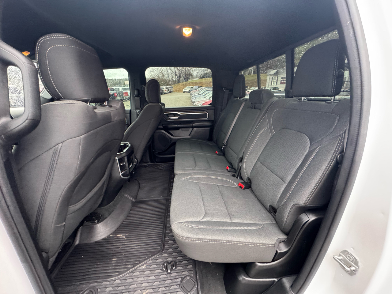 RAM 1500 Big Horn 4x4 Crew Cab 5'7" Box 2020