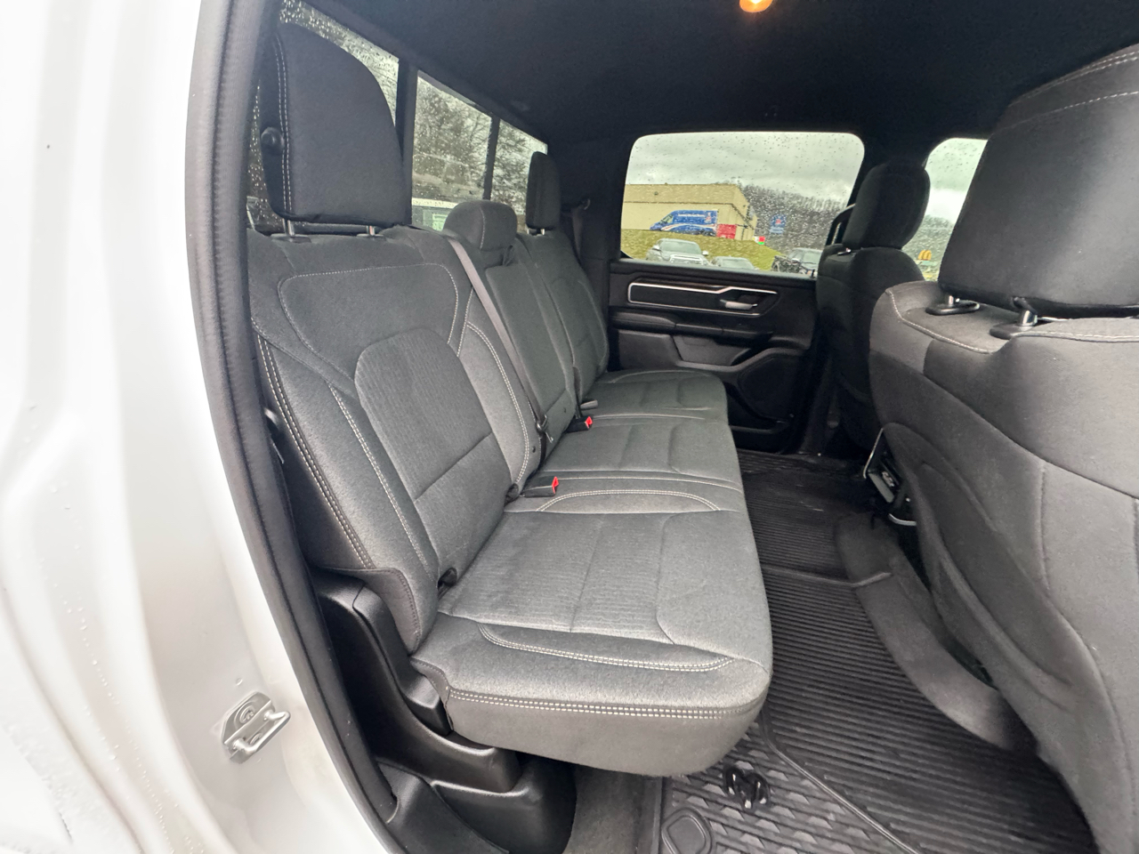 RAM 1500 Big Horn 4x4 Crew Cab 5'7" Box 2020