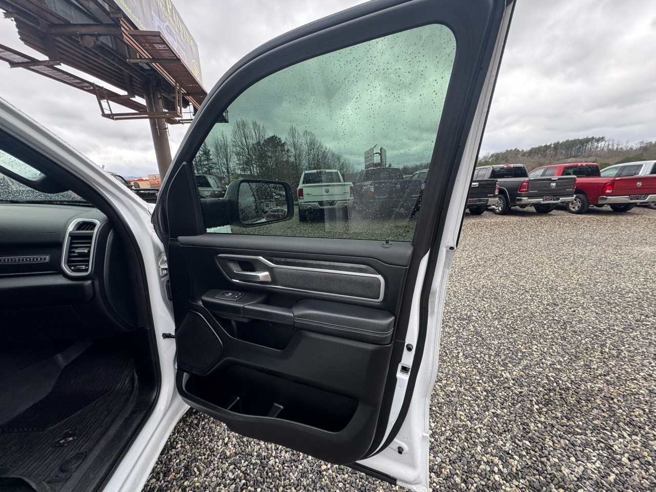 RAM 1500 Big Horn 4x4 Crew Cab 5'7" Box 2020