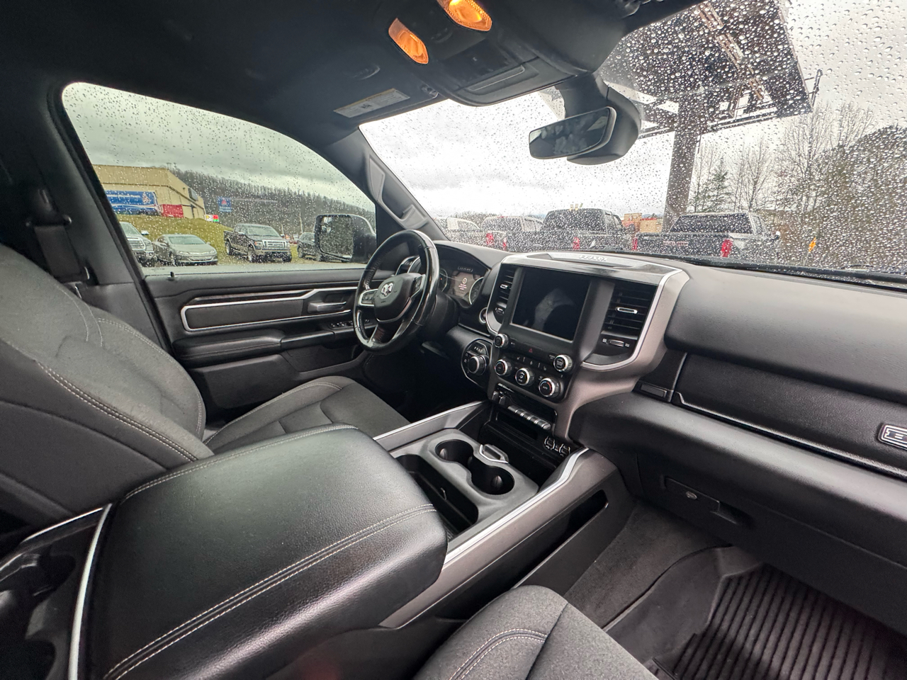 RAM 1500 Big Horn 4x4 Crew Cab 5'7" Box 2020