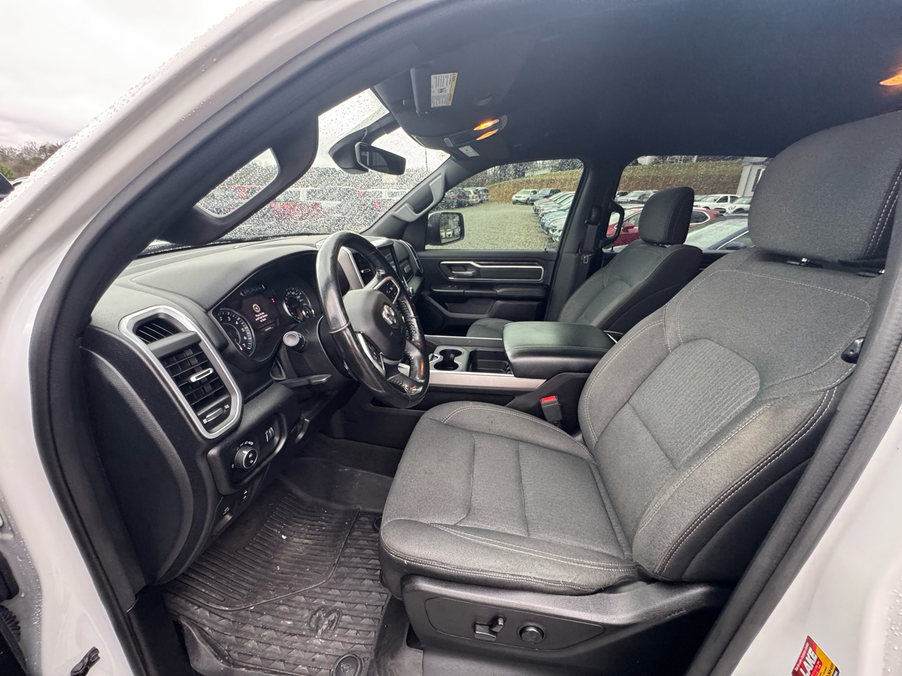 RAM 1500 Big Horn 4x4 Crew Cab 5'7" Box 2020