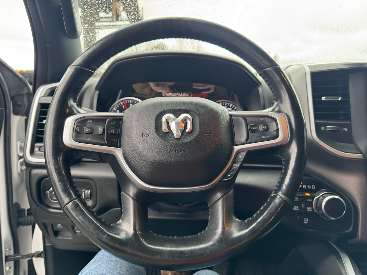 RAM 1500 Big Horn 4x4 Crew Cab 5'7" Box 2020