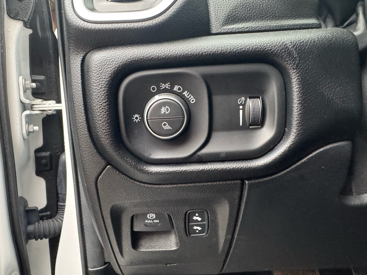 RAM 1500 Big Horn 4x4 Crew Cab 5'7" Box 2020