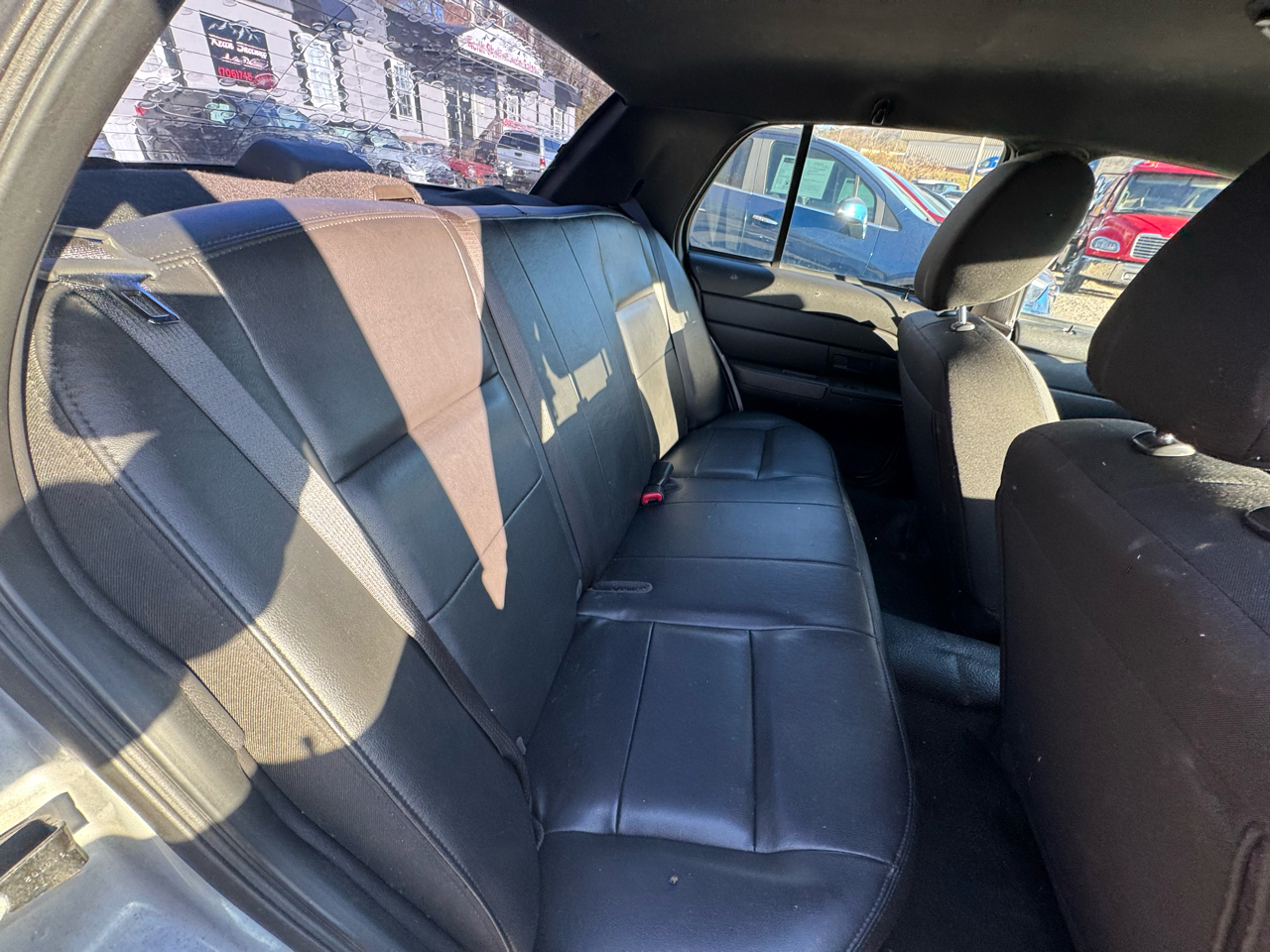 Ford Police Interceptor 4dr Sdn w/3.27 Axle 2011