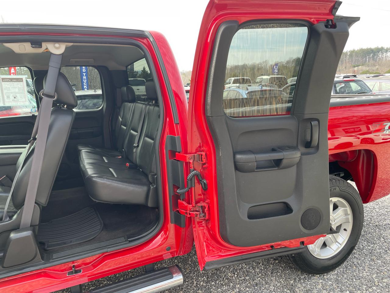 Chevrolet Silverado 1500 4WD Ext Cab 143.5" LTZ 2013