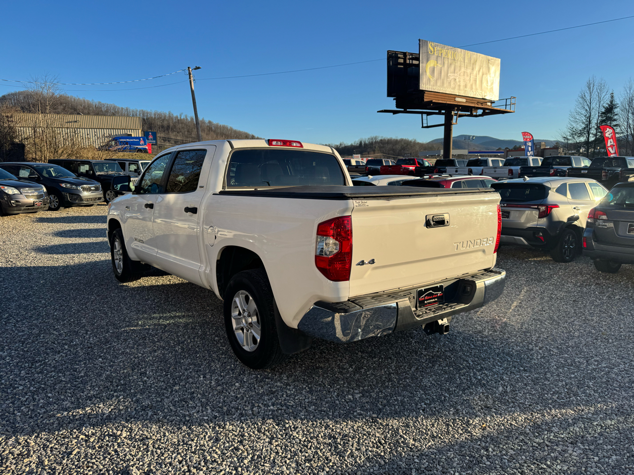Toyota Tundra 4WD Truck CrewMax 5.7L V8 6-Spd AT SR5 (Natl) 2016