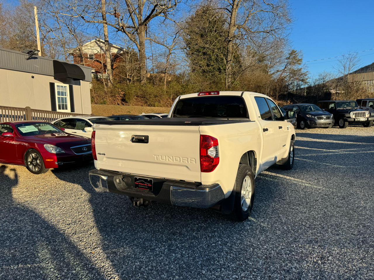 Toyota Tundra 4WD Truck CrewMax 5.7L V8 6-Spd AT SR5 (Natl) 2016