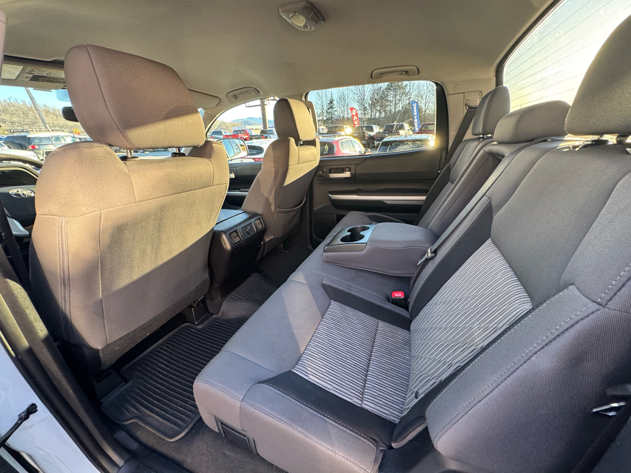 Toyota Tundra 4WD Truck CrewMax 5.7L V8 6-Spd AT SR5 (Natl) 2016