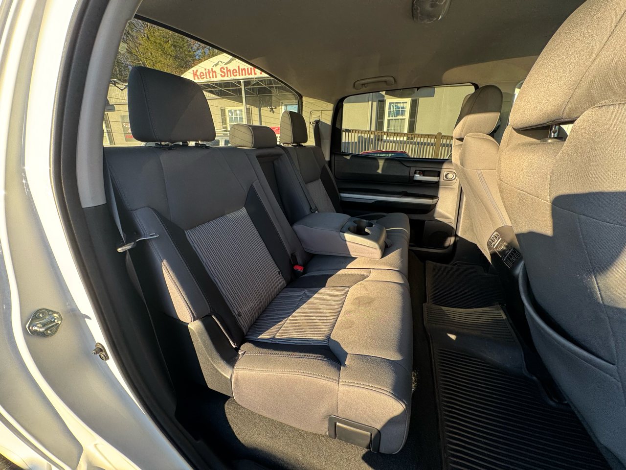 Toyota Tundra 4WD Truck CrewMax 5.7L V8 6-Spd AT SR5 (Natl) 2016