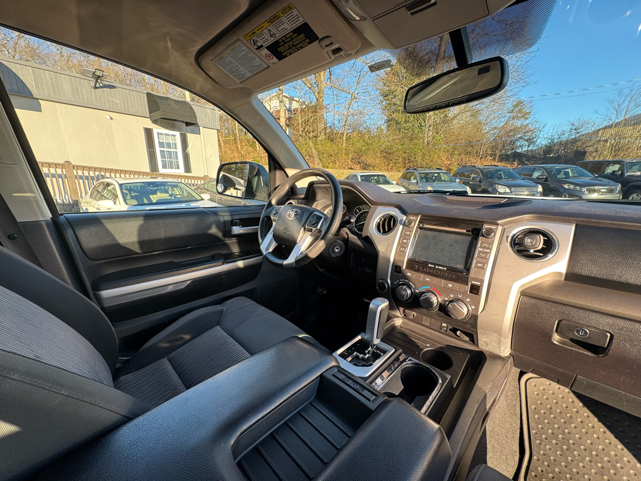 Toyota Tundra 4WD Truck CrewMax 5.7L V8 6-Spd AT SR5 (Natl) 2016