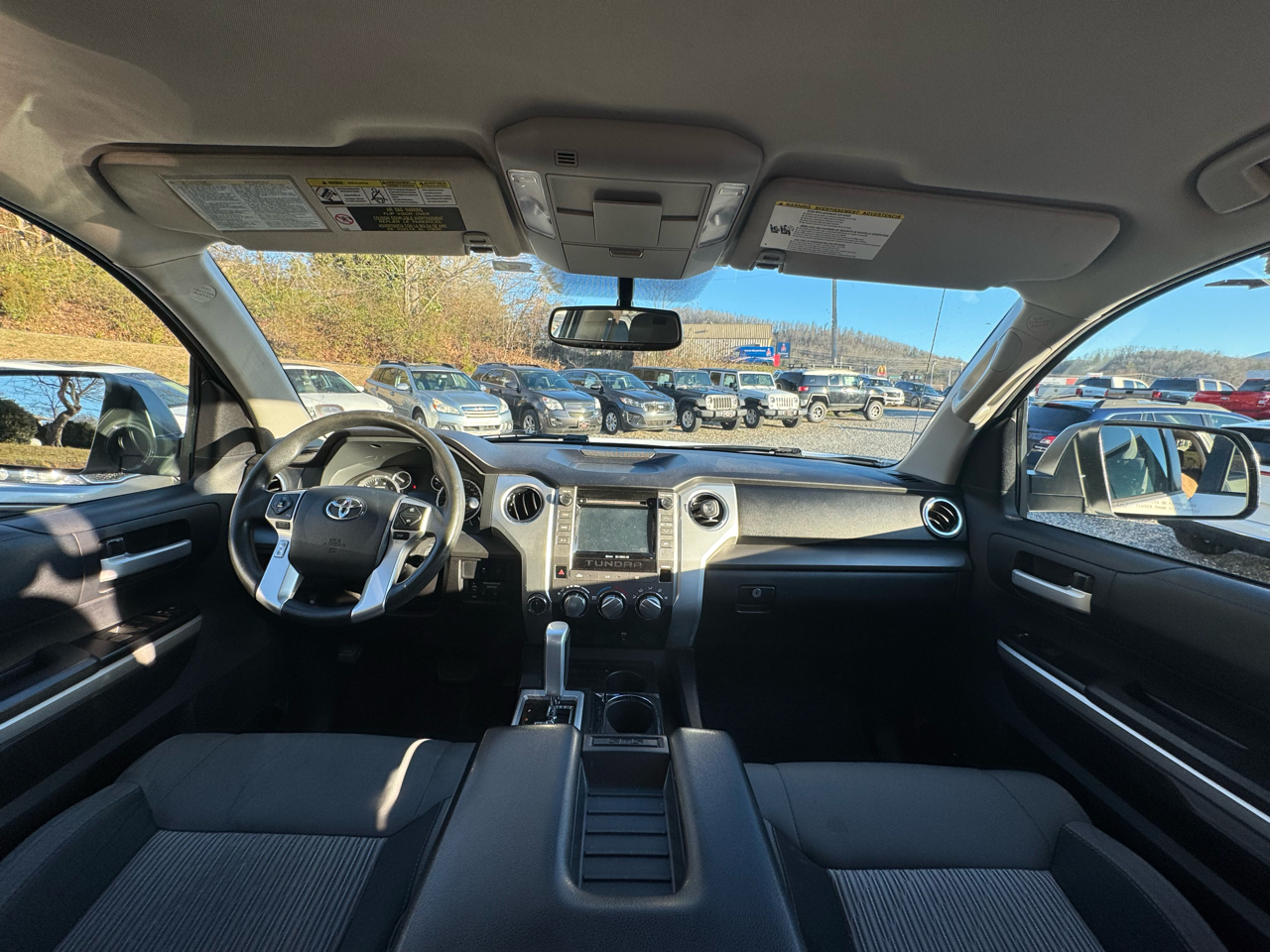 Toyota Tundra 4WD Truck CrewMax 5.7L V8 6-Spd AT SR5 (Natl) 2016