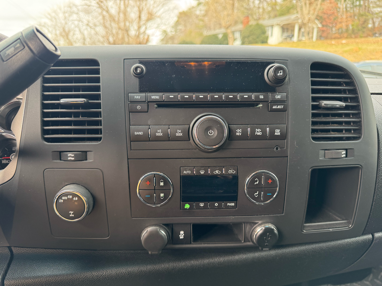 Chevrolet Silverado 1500 4WD Ext Cab 143.5" LT 2013