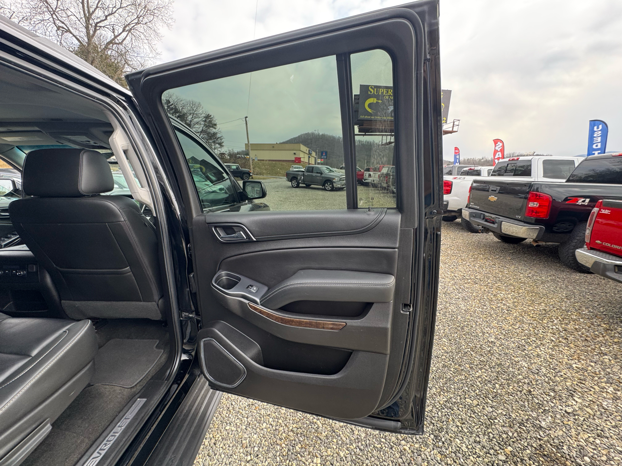 Chevrolet Suburban 4WD 4dr 1500 LT 2018