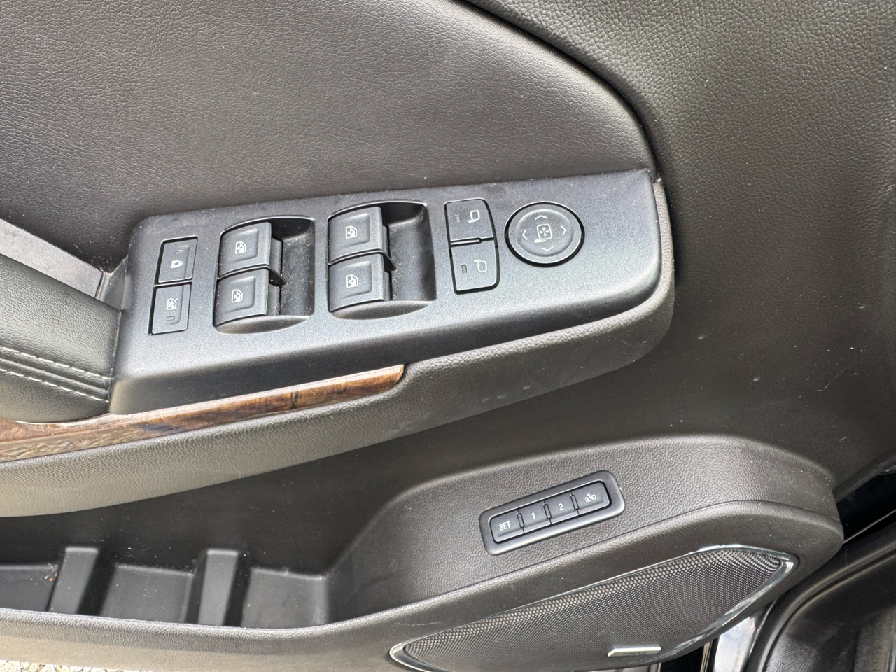 Chevrolet Suburban 4WD 4dr 1500 LT 2018