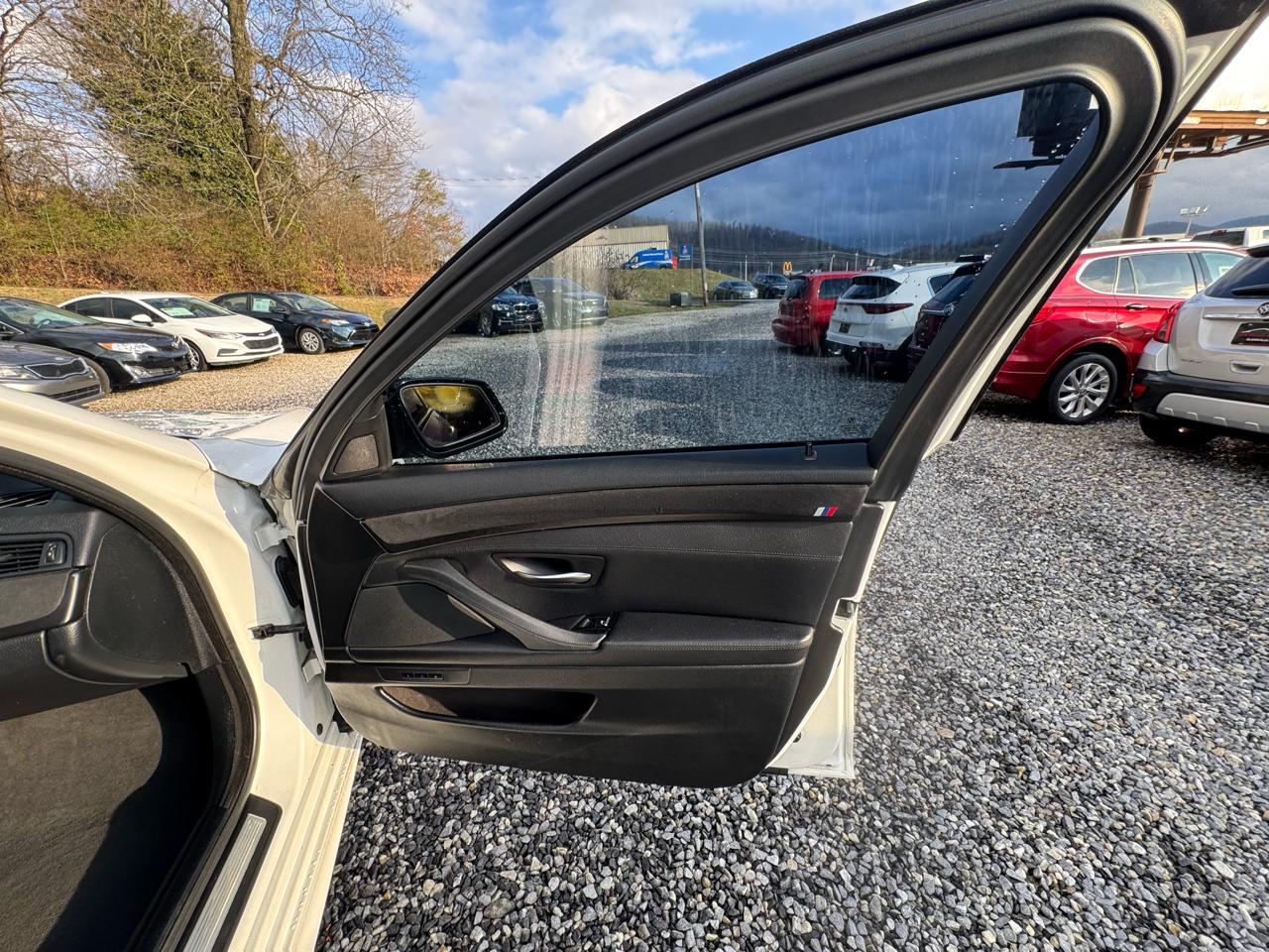 BMW 5 Series 4dr Sdn 535i RWD 2013