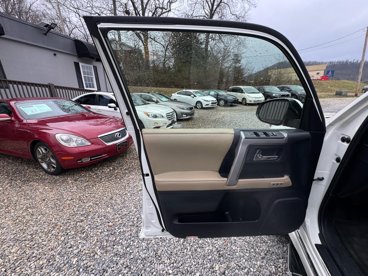 Toyota 4Runner Limited 4WD V6 2015