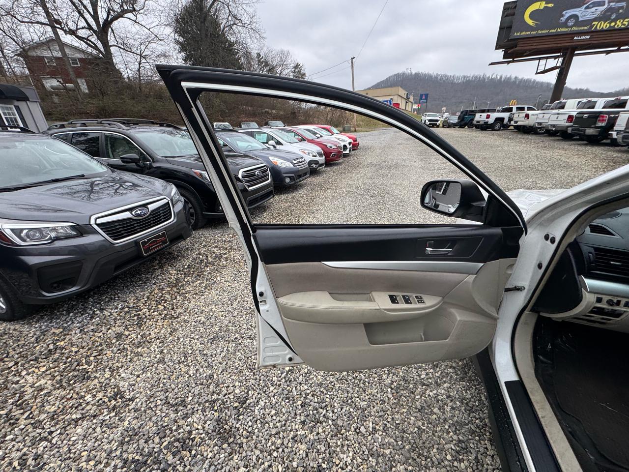 Subaru Outback 4dr Wgn H4 Auto 2.5i Premium 2013