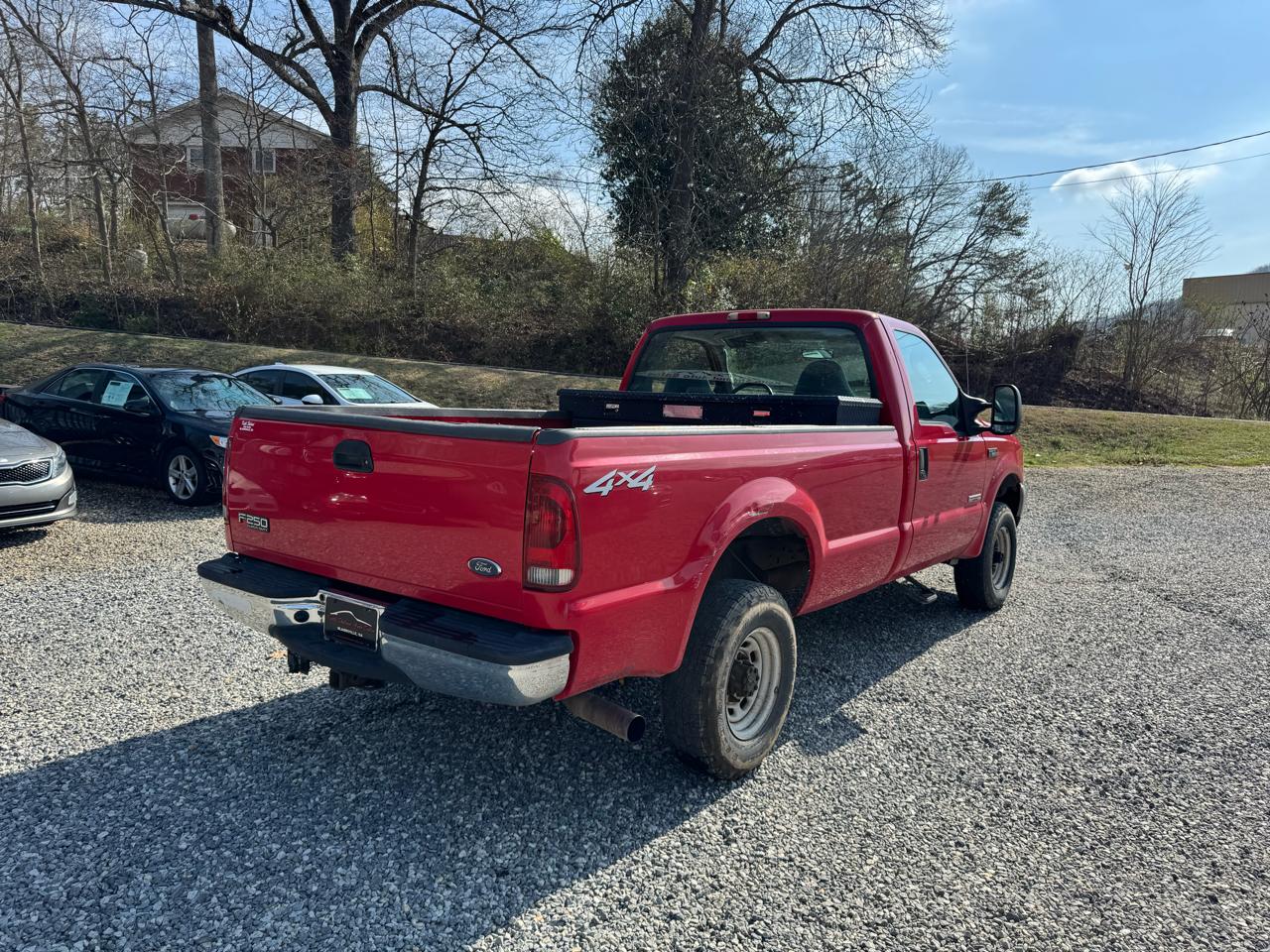 Ford Super Duty F-250 4WD Reg Cab 137" XL 2004
