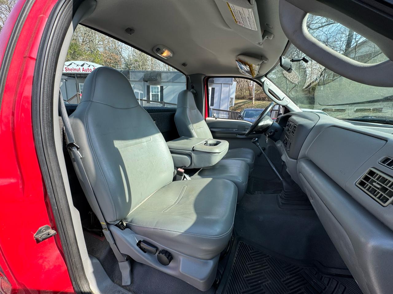 Ford Super Duty F-250 4WD Reg Cab 137" XL 2004