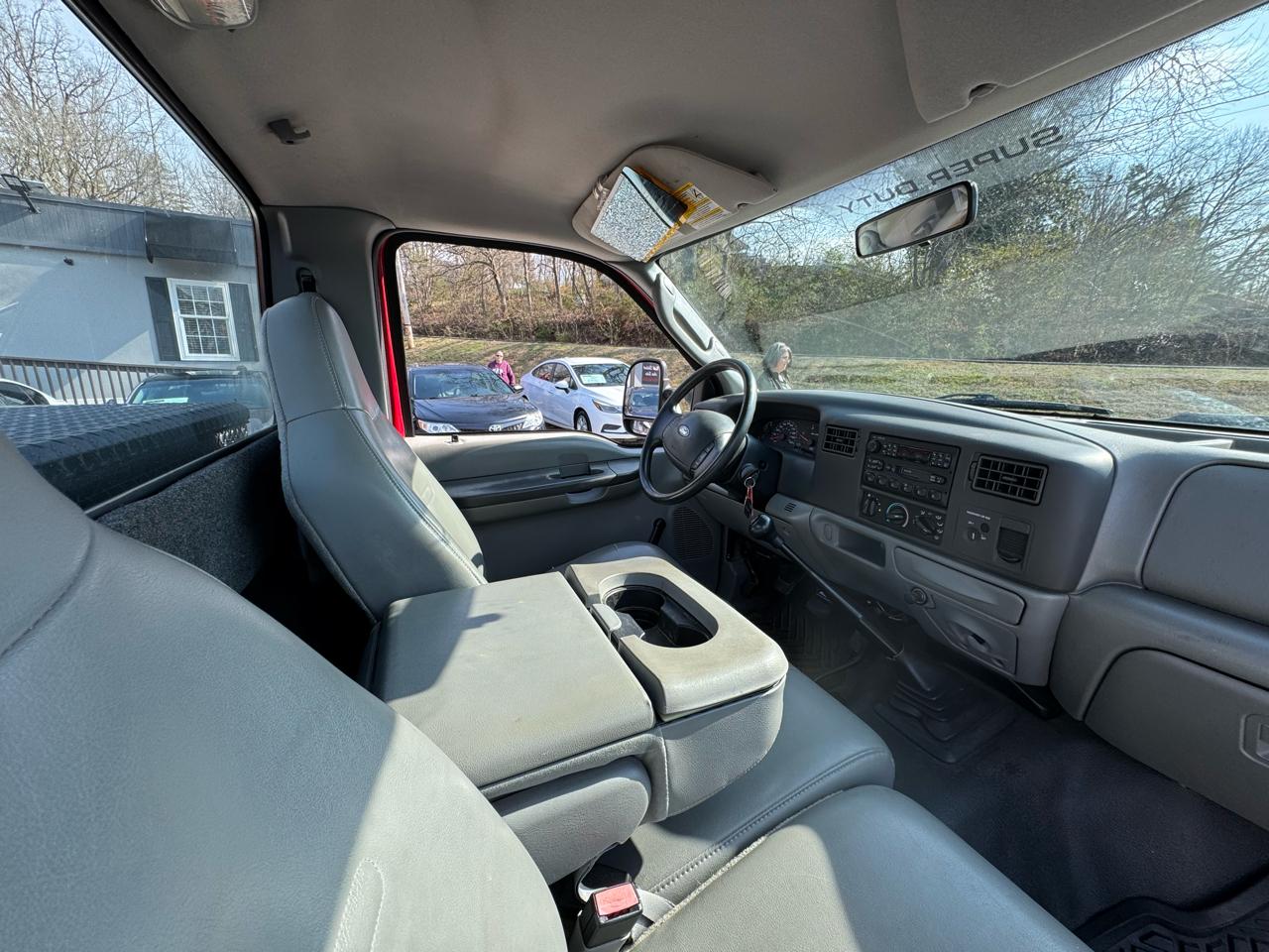 Ford Super Duty F-250 4WD Reg Cab 137" XL 2004