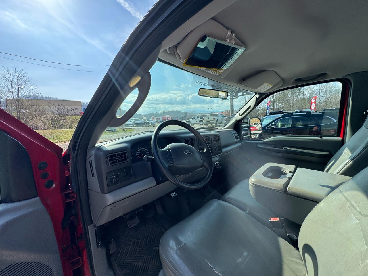 Ford Super Duty F-250 4WD Reg Cab 137" XL 2004