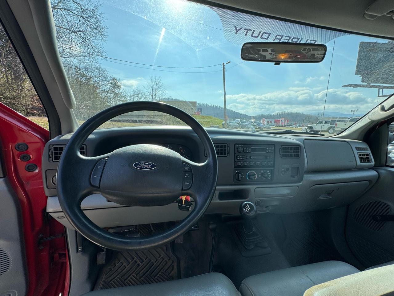 Ford Super Duty F-250 4WD Reg Cab 137" XL 2004