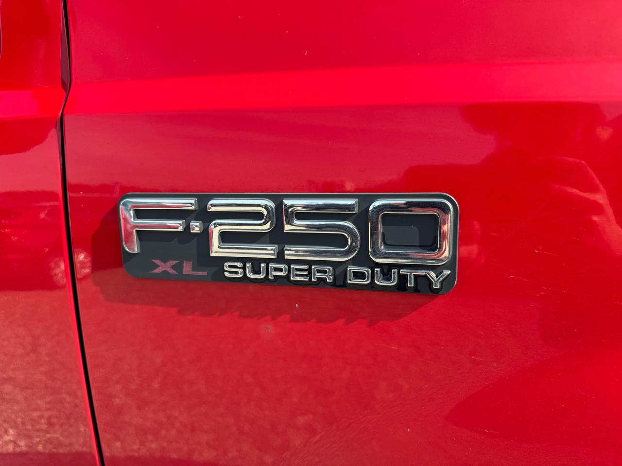 Ford Super Duty F-250 4WD Reg Cab 137" XL 2004