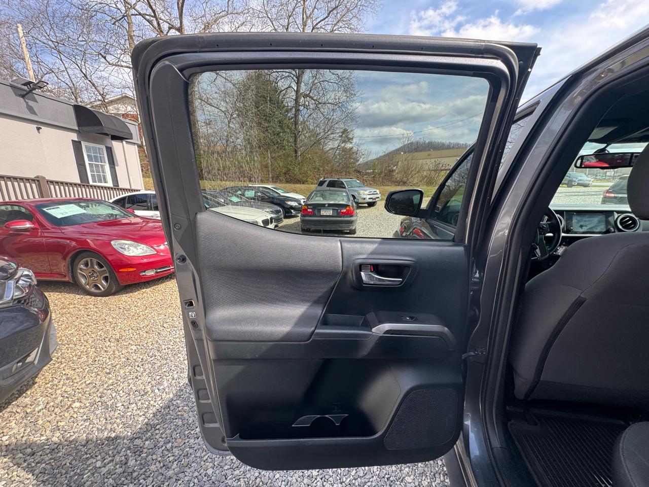 Toyota Tacoma TRD Off Road Double Cab 5' Bed V6 4x4 AT (Natl) 2017