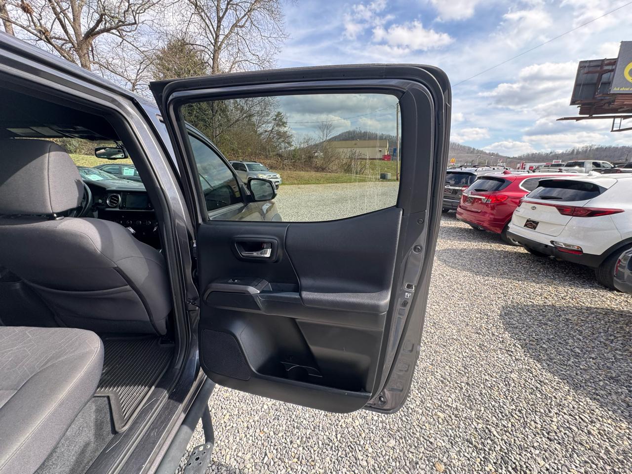 Toyota Tacoma TRD Off Road Double Cab 5' Bed V6 4x4 AT (Natl) 2017