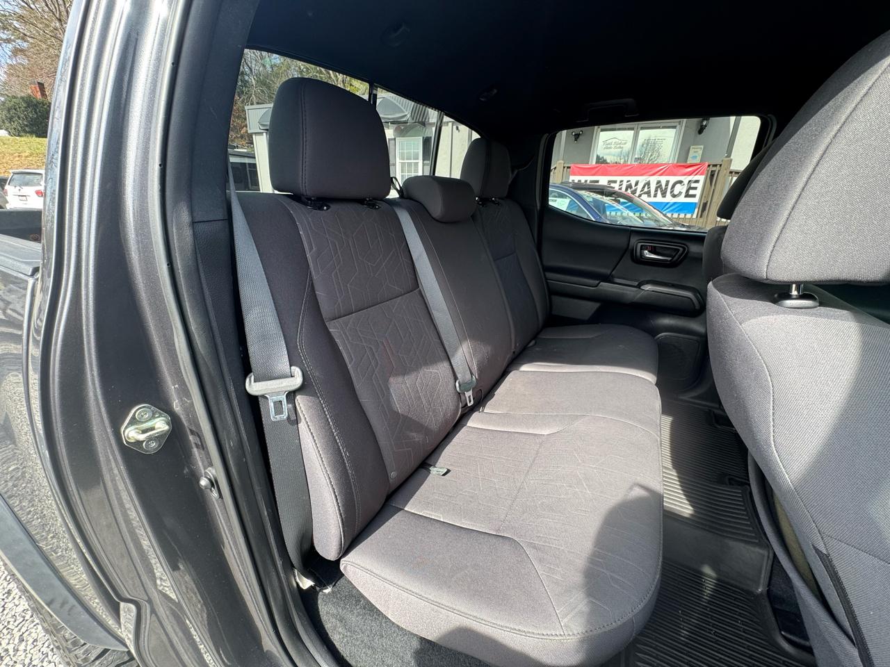 Toyota Tacoma TRD Off Road Double Cab 5' Bed V6 4x4 AT (Natl) 2017