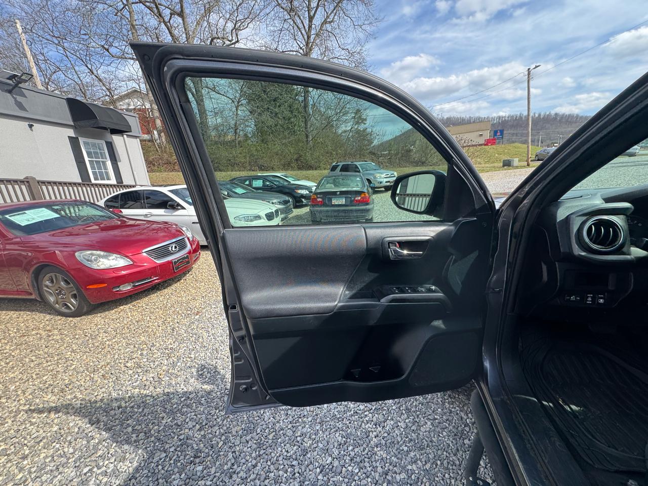 Toyota Tacoma TRD Off Road Double Cab 5' Bed V6 4x4 AT (Natl) 2017