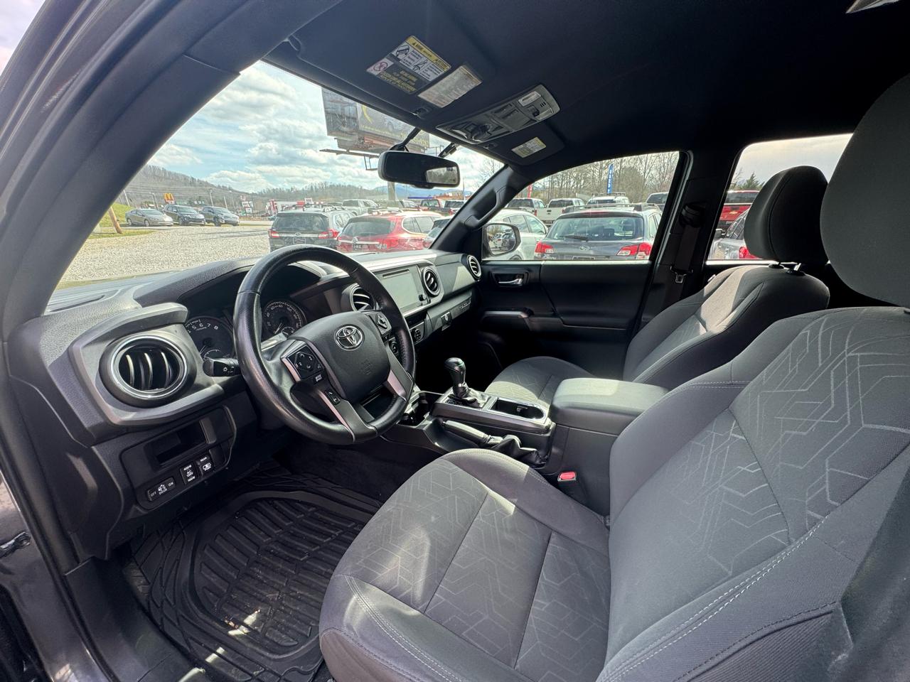 Toyota Tacoma TRD Off Road Double Cab 5' Bed V6 4x4 AT (Natl) 2017