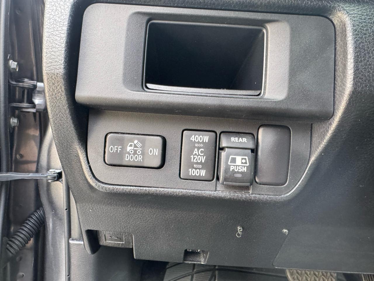 Toyota Tacoma TRD Off Road Double Cab 5' Bed V6 4x4 AT (Natl) 2017