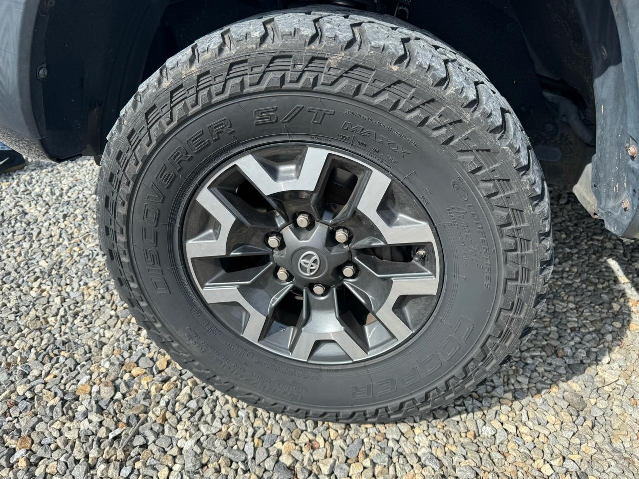 Toyota Tacoma TRD Off Road Double Cab 5' Bed V6 4x4 AT (Natl) 2017