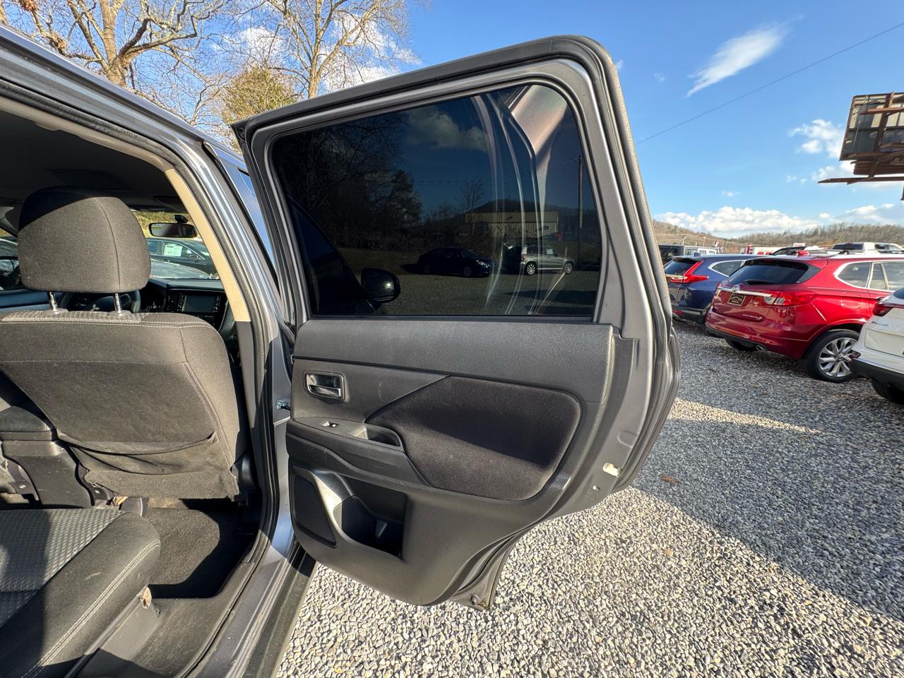 Mitsubishi Outlander ES FWD 2018