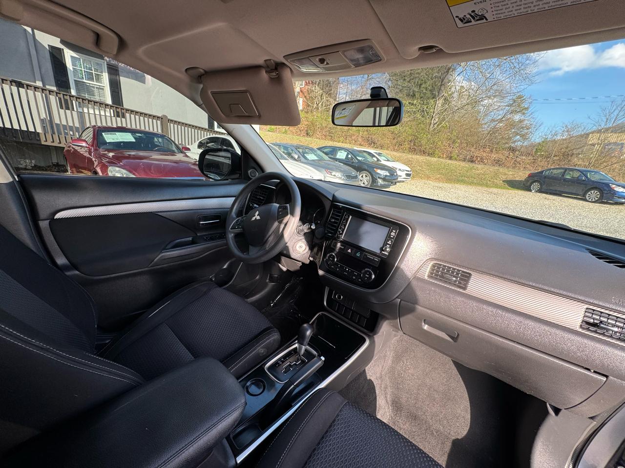 Mitsubishi Outlander ES FWD 2018